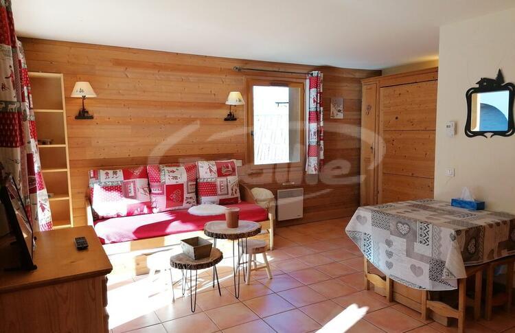 Location / Praloup 1500 Studio  / PRA ROUSTAN Location / Praloup 1500 Studio  / PRA ROUSTAN