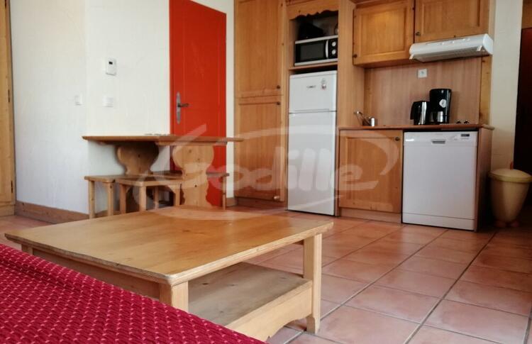 Location / Praloup 1500 Studio  / PRA ROUSTAN Location / Praloup 1500 Studio  / PRA ROUSTAN