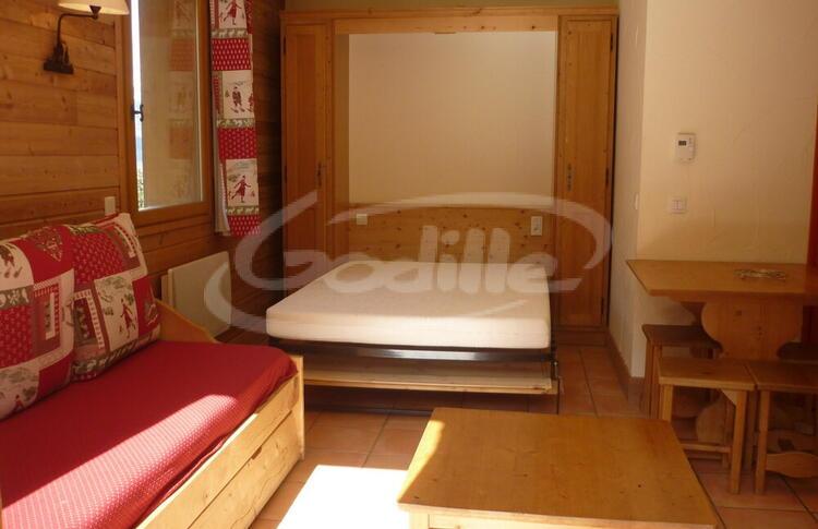Location / Praloup 1500 Studio  / PRA ROUSTAN Location / Praloup 1500 Studio  / PRA ROUSTAN