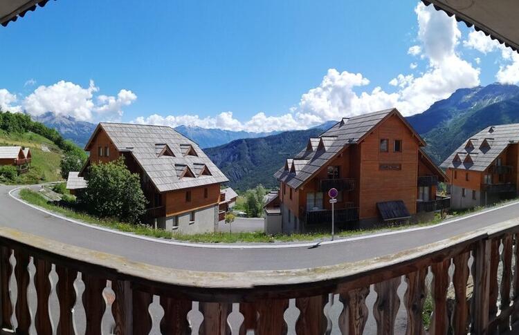 Location / Praloup 1500 3 pièces  / PRA ROUSTAN Location / Praloup 1500 3 pièces  / PRA ROUSTAN