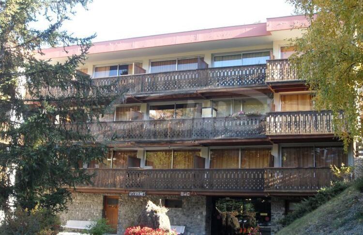 Location / Praloup 1600 Studio  / SEOLANES Location / Praloup 1600 Studio  / SEOLANES