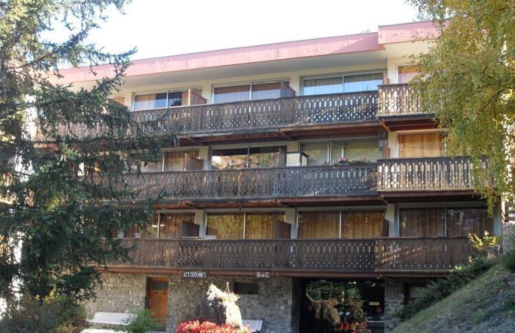 Location / Praloup 1600 Studio  / SEOLANES Location / Praloup 1600 Studio  / SEOLANES