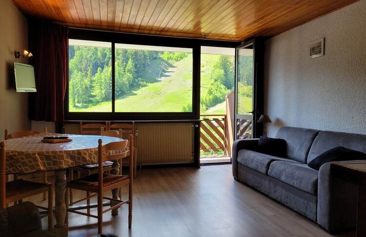 Location / Praloup 1600 Studio  / LE PORTILLO Location / Praloup 1600 Studio  / LE PORTILLO