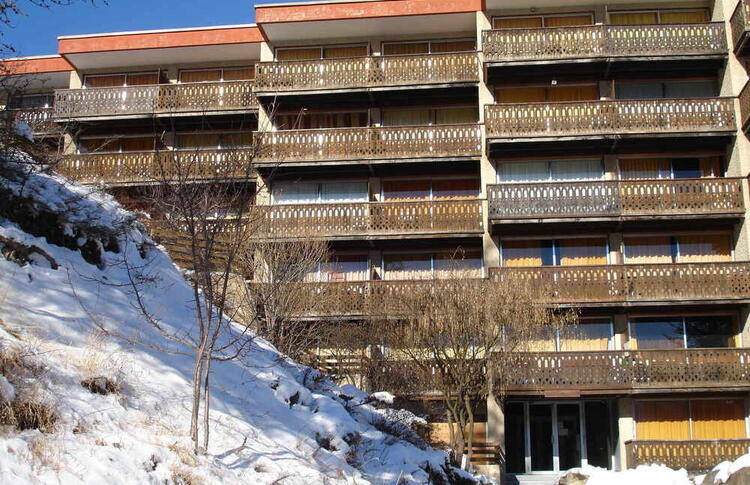 Location / Praloup 1600 Studio  / CHAMBEYRON Location / Praloup 1600 Studio  / CHAMBEYRON