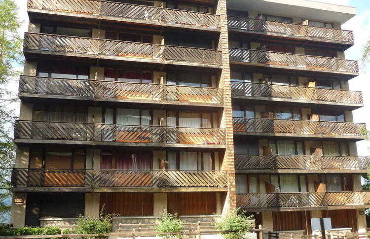 Location / Praloup 1600 Studio  / LE PORTILLO Location / Praloup 1600 Studio  / LE PORTILLO